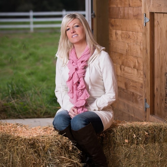 Meet your Posher, Melissa - Picture 2 of 2